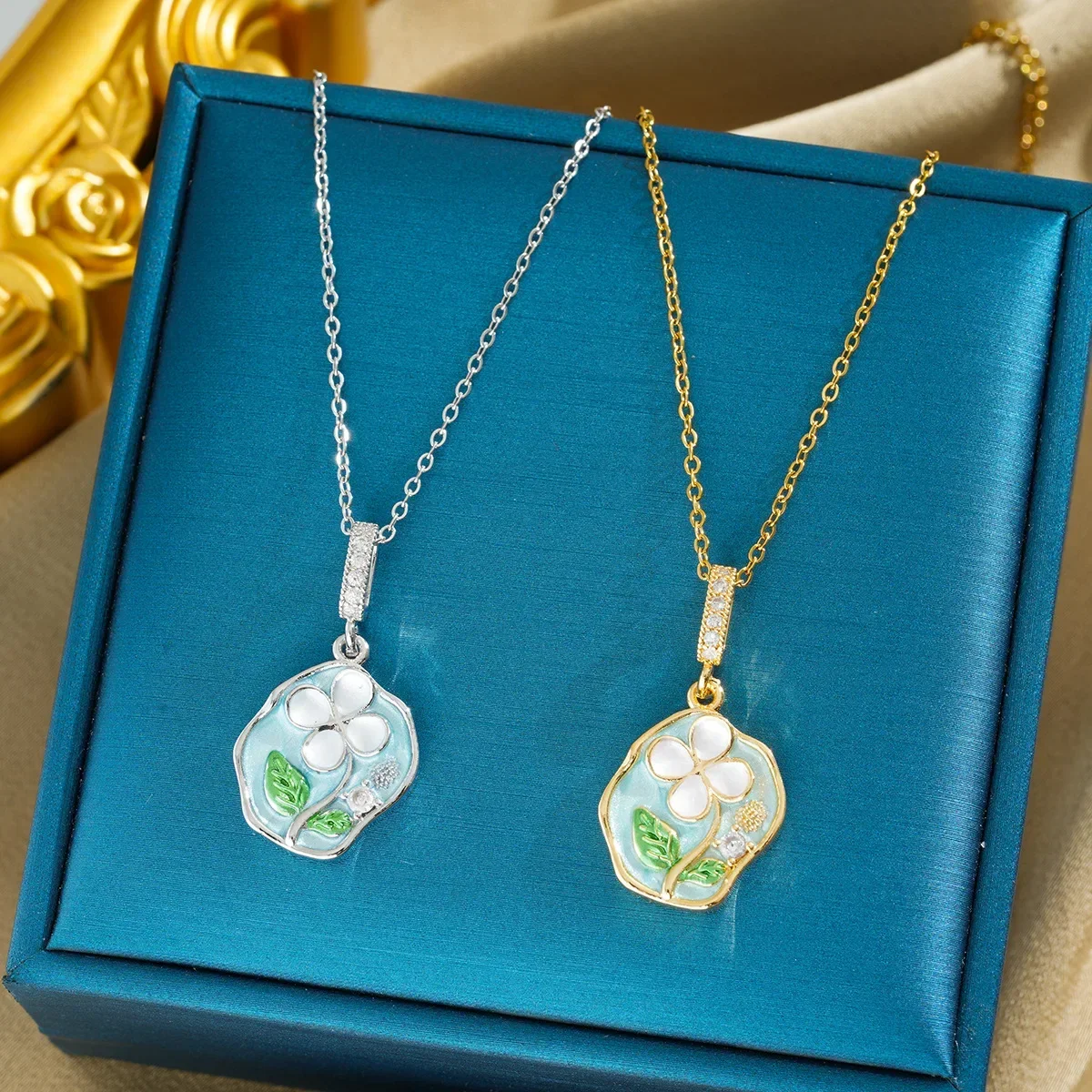 2025 الجديد قلادة على طراز اللوحة الزيتية لا تتلاشى. إنها فتاة جديدة وأنيقة مطلية بالذهب الحقيقي