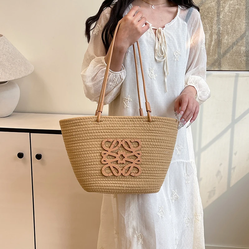 حقيبة ركاب أنيقة وبسيطة مع شعار حروف عصرية ولون سادة مثالية للحامل اليومي للسيدات الأنيقات #6