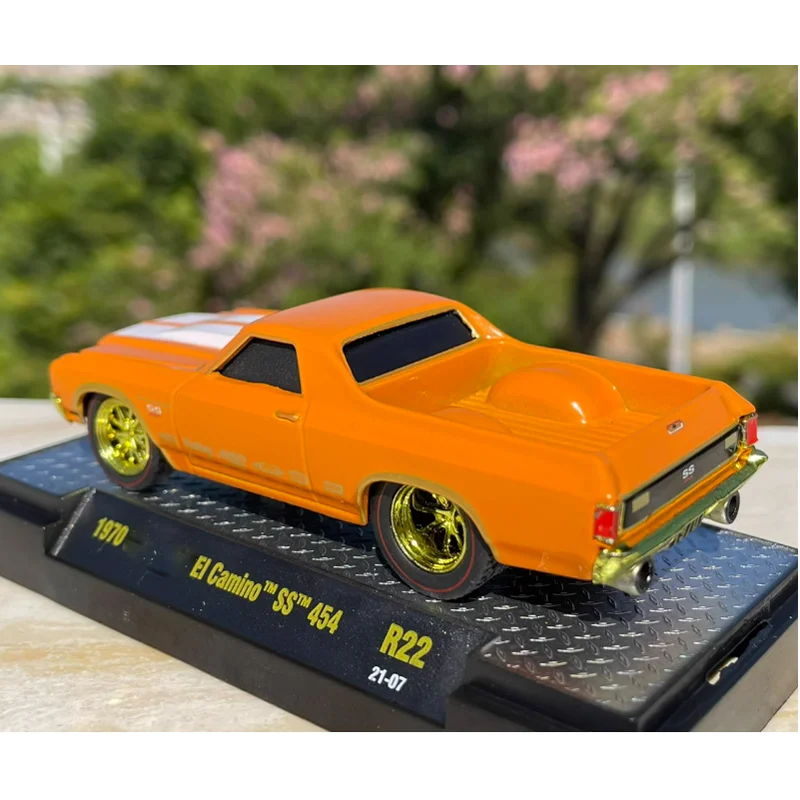 Diecast Scale1:64 1970 Chevy El Camino SS 45 Static Simulation Alloy Car Model Metal Vehicle Decoration Gift Collection Display