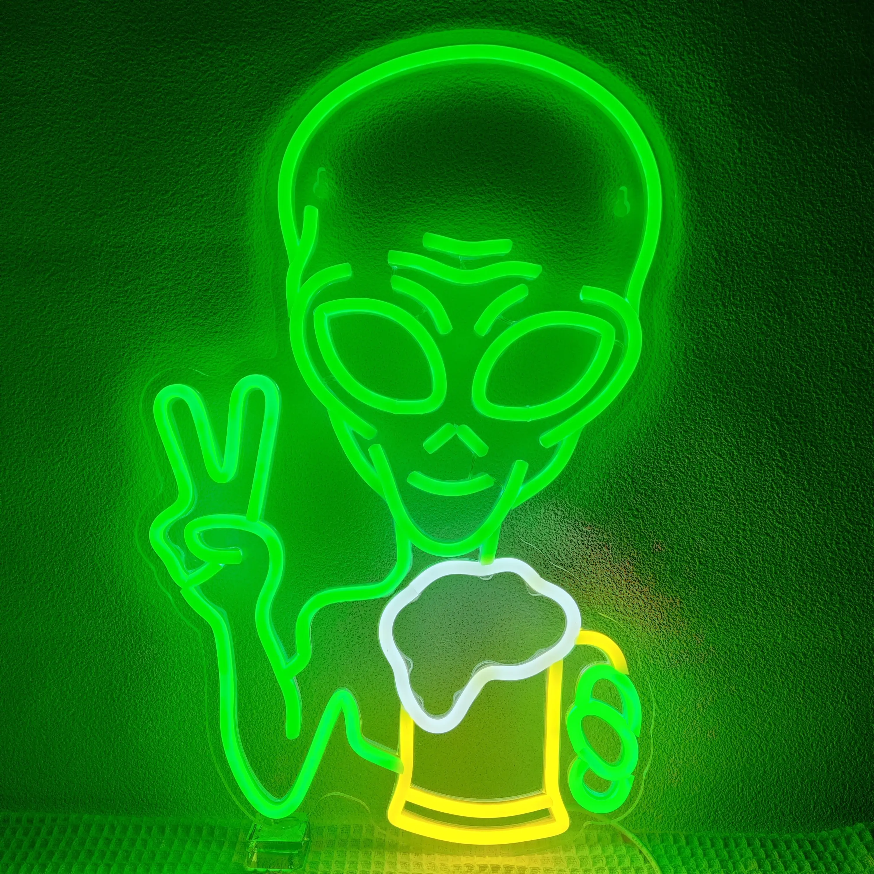 Green Alien Beer Bar Neon LED Sign Wall Decor For Man Cave Gamer Gift Home Bar Garage Kids Teen Boy Room Decor USB Dimmable Lamp