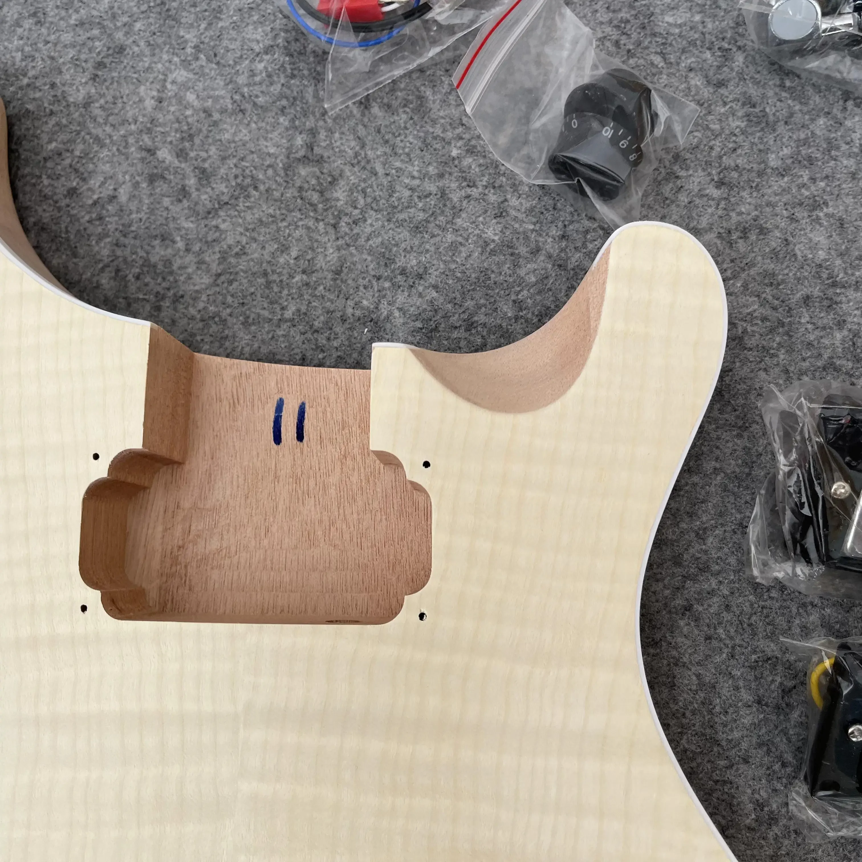 DIY Electric Guitar kit with Hardware ,Tiger Stripe, Mahogany Body ,Rosewood Fingerboard ,Semi-finished Electric Guitarra