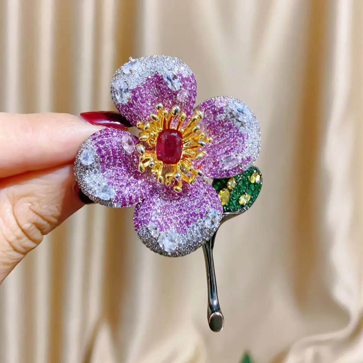 

Luxury Flower Brooch Female Exquisite Inlaid Sparking Zirconium Corsage Gift Women Wedding Jewelry Winter New Accessories Pins