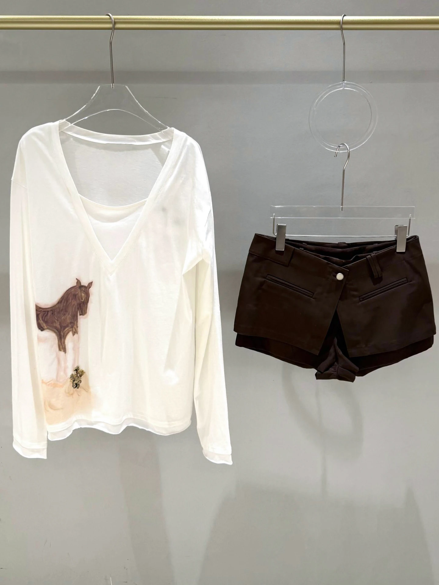 

Casual V-neck Print Loose T-shirt Spring 2026 Women's High-end Fashion Top Breathable Comfortable Spring Commutewear