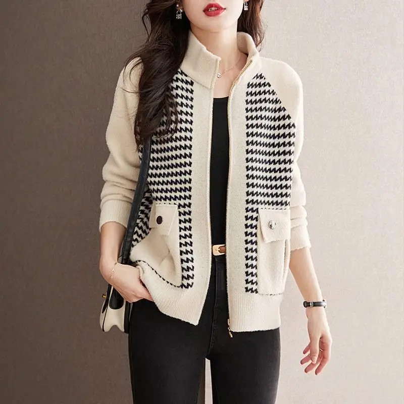 

Xiaoxiangfeng Spring Autumn Women Spliced stand Collar Zipper Pocket Button Printing Fashion Loose Casual Long-sleeved Jackets