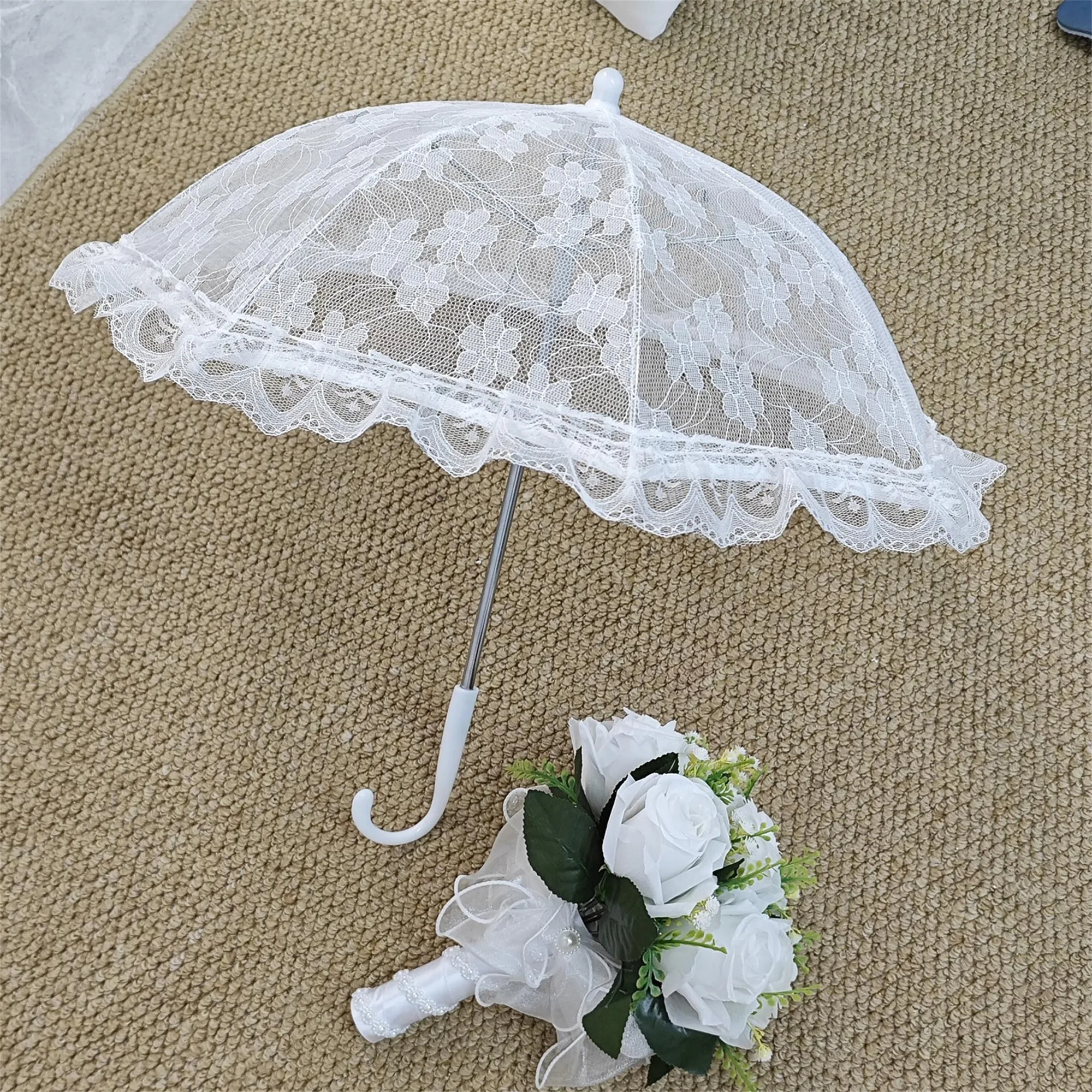 Eleganter Spitzensonnenschirm mit langem Griff für Teepartys, Hochzeiten und Fotografie – Regenschirm-Requisite im Vintage-Stil