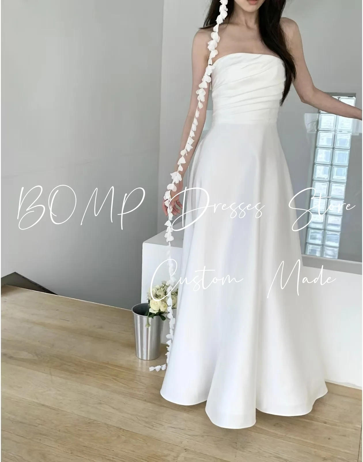 BOMP Elegante abito da cerimonia nuziale senza spalline Piega A-Line Lunghezza pavimento Raso avorio Corea Servizio fotografico Abito da ricevimento nuziale Personalizzato