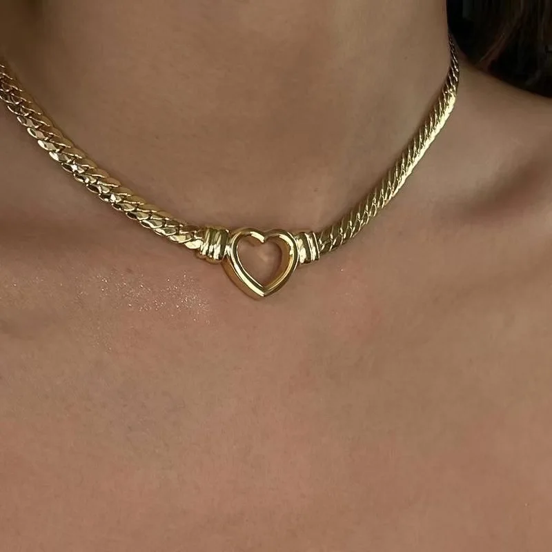 

Stainless steel classic French heart pendant, three-dimensional flat snake chain necklace, gold-plated