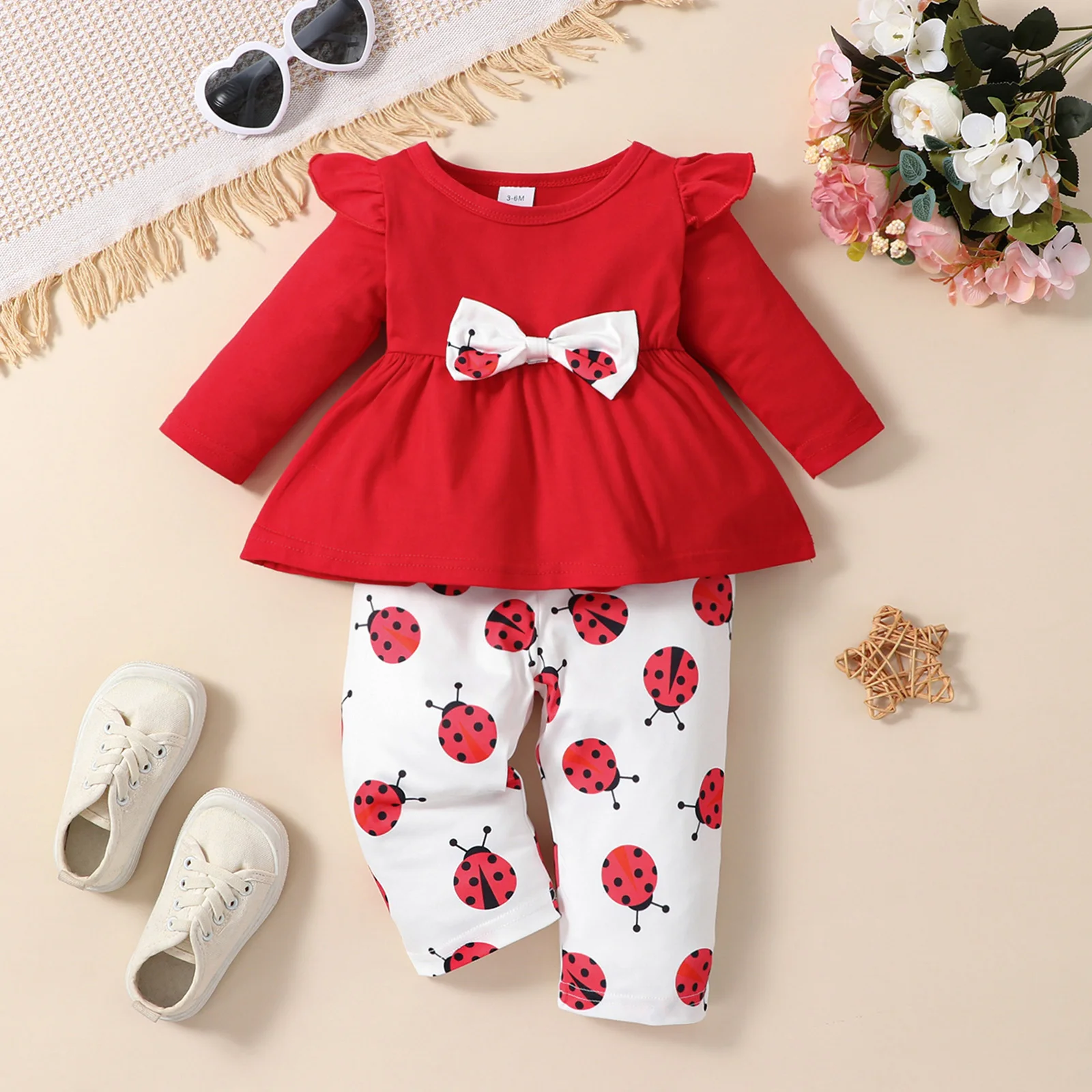 Adorable 2pcs Sets Outfit for Baby Girls - Flying Sleeve Top & Ladybug Print Pants!