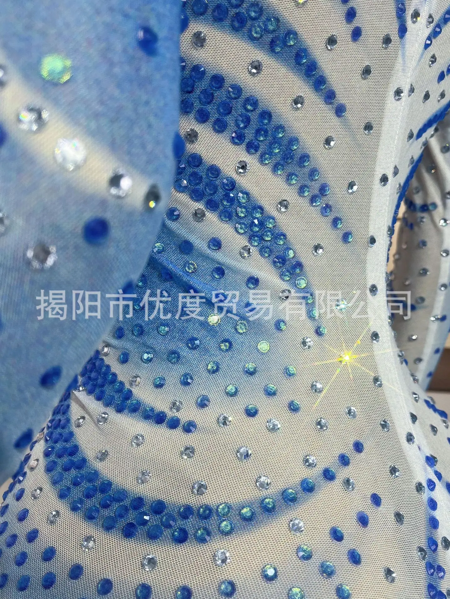 2026 تصميم شورت حللا فساتين حجر الراين حفلات الكوكتيل فساتين السهرة أداء الملابس السماء الزرقاء والسحب البيضاء