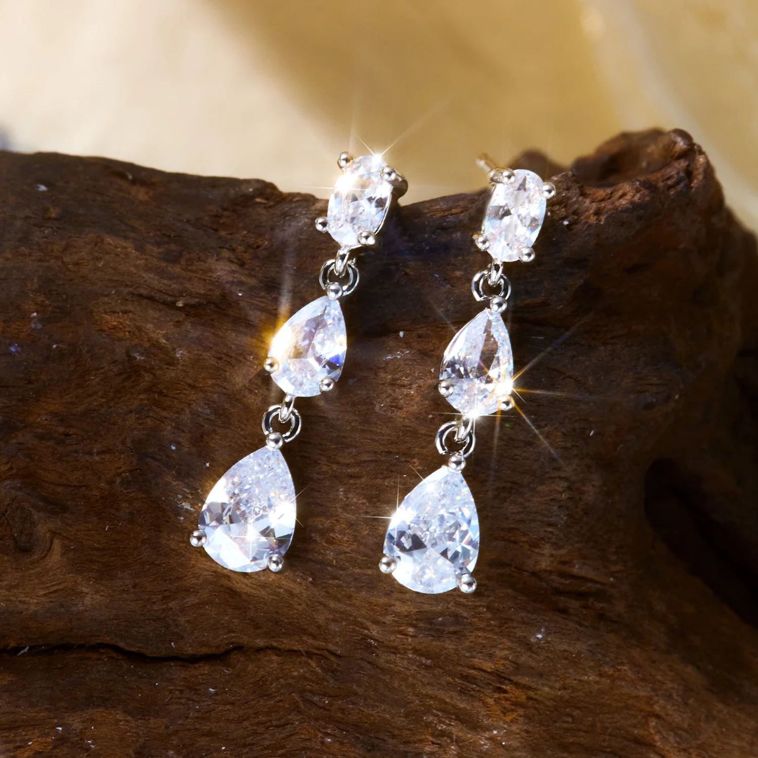 Exquisite Kristall-Wassertropfen-Ohrringe mit Kubischem Zirkonia für Damen, Silberfarben, mit Zirkon-Einlage, Hängeohrringe, Vielseitiger Partyschmuck – Detail 3