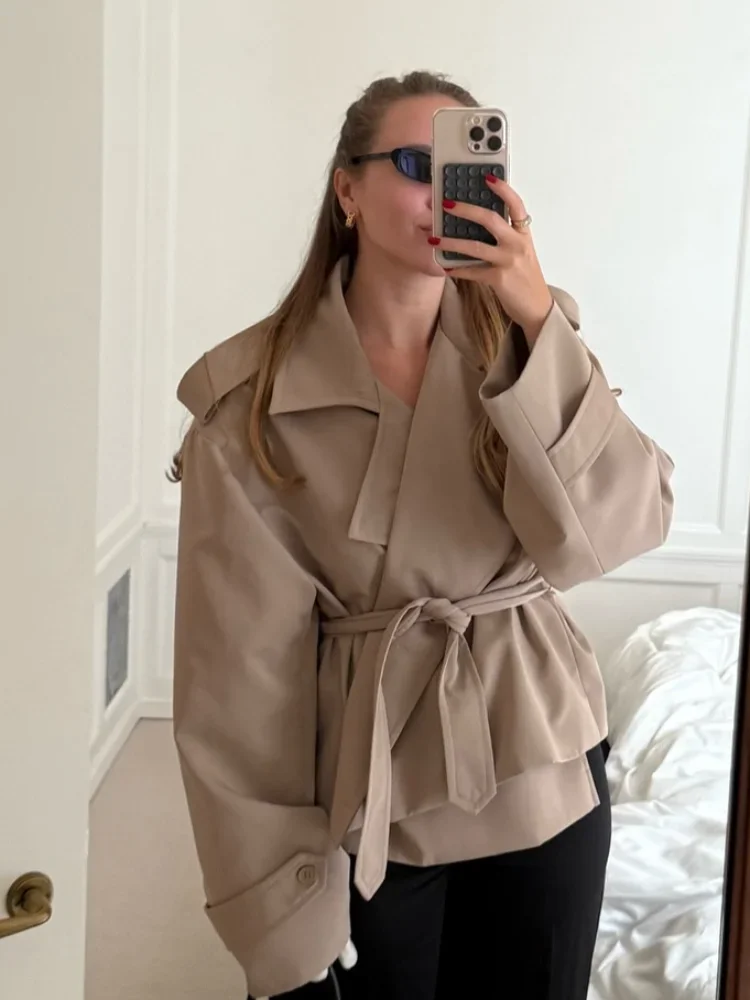 Khaki Schnür-Trenchcoat für Damen, Modischer Reverskragen, Lange Ärmel, Breite Schultern, Taschen, Windbreaker 2025, Damen-Pendler- und Alltags-Streetwear
