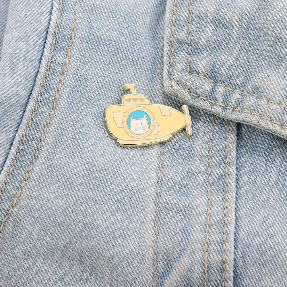 Chat animal broche drôle chat avion volant mignon animal de compagnie chaton collier broche accessoires alliage badge