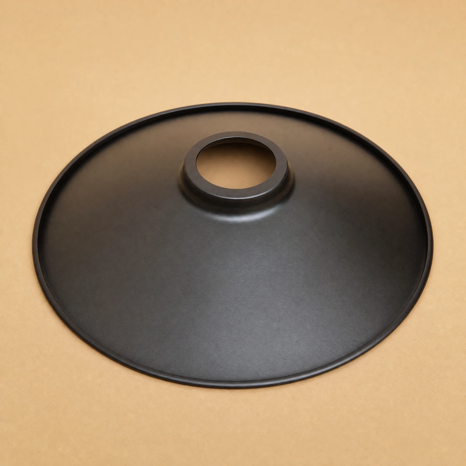 Disc-Shaped Iron Lampshade DIY-Friendly Round Black Iron Shade Lampshade with Central Mounting Collar Easy to Install