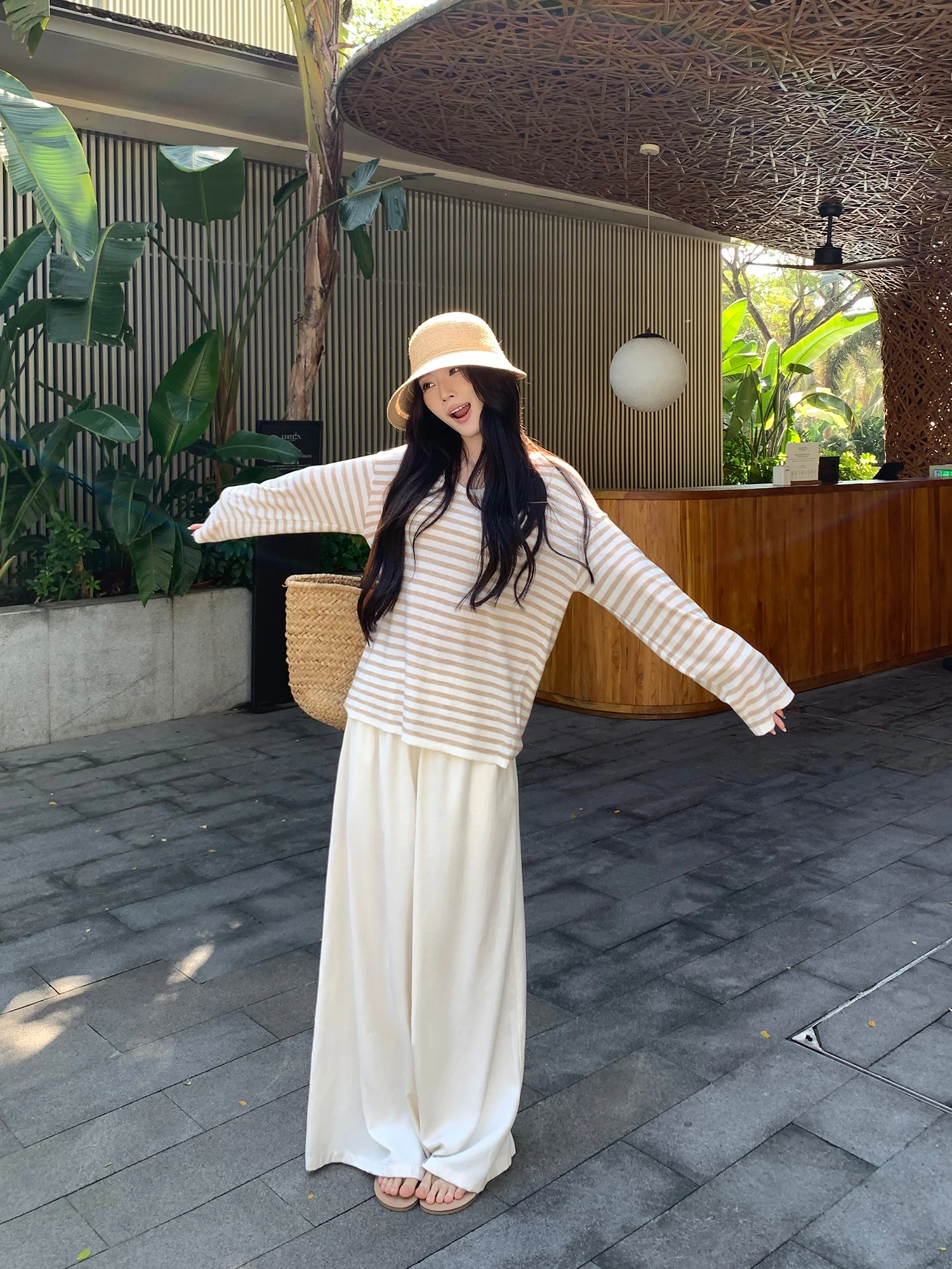 

Pusumede Breathable Lazy Pants Loose Wide Leg Casual Trousers Women Elastic Waist Draped Straight Floor-Length Long Trousers