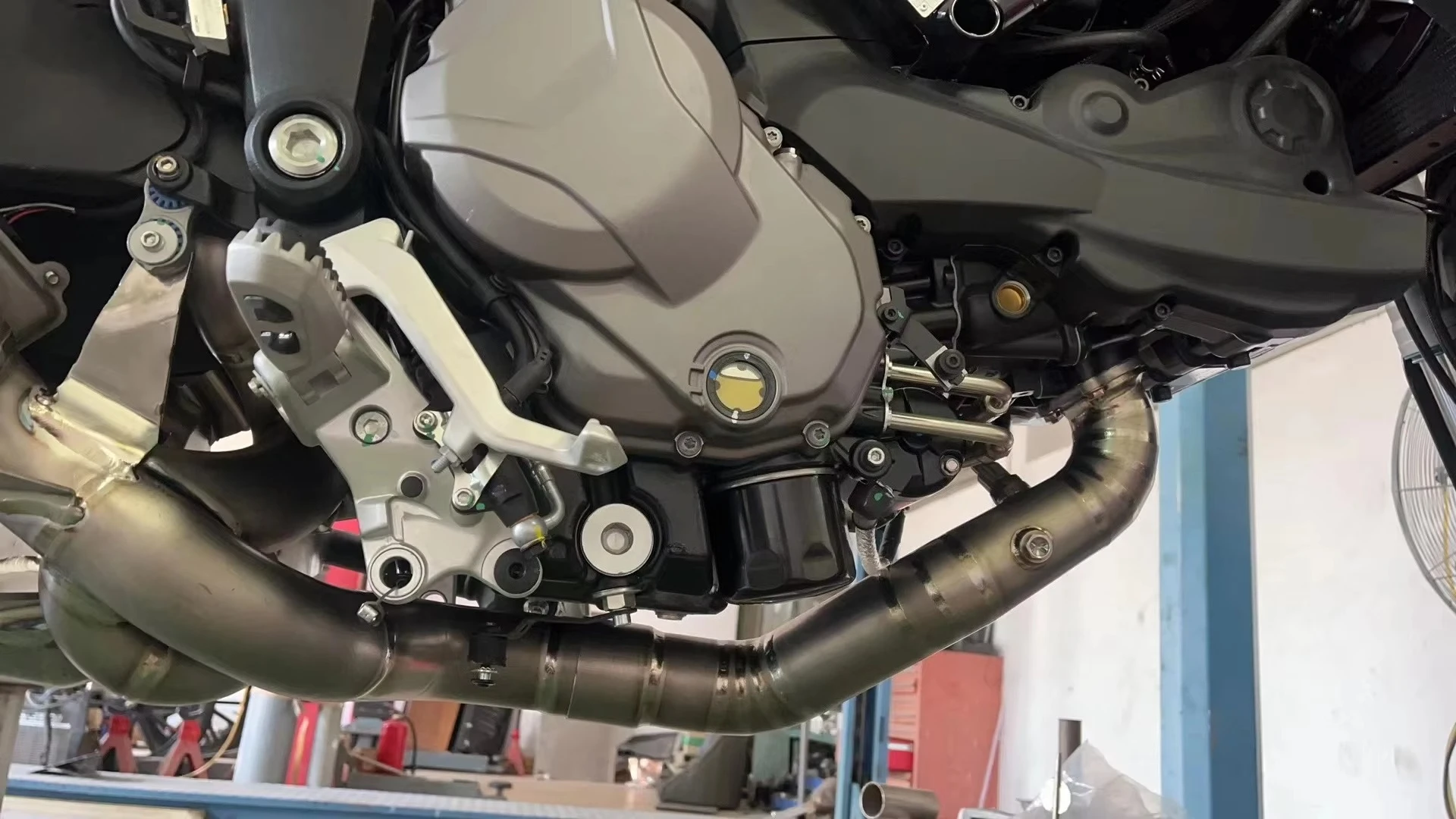 High Performance After Market Valve Control Titanium Motorcycle Exhaust Pipe for Multistrada V2 4