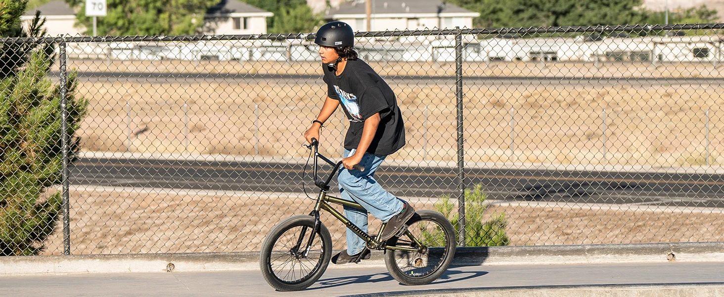 OutdoorMaster Skateboard-Fahrradhelm mit zwei herausnehmbaren Innenfutter, Belüftung, Multi-Sport-Scooter-Skatehelm, verstellbar für Erwachsene – Detail 7