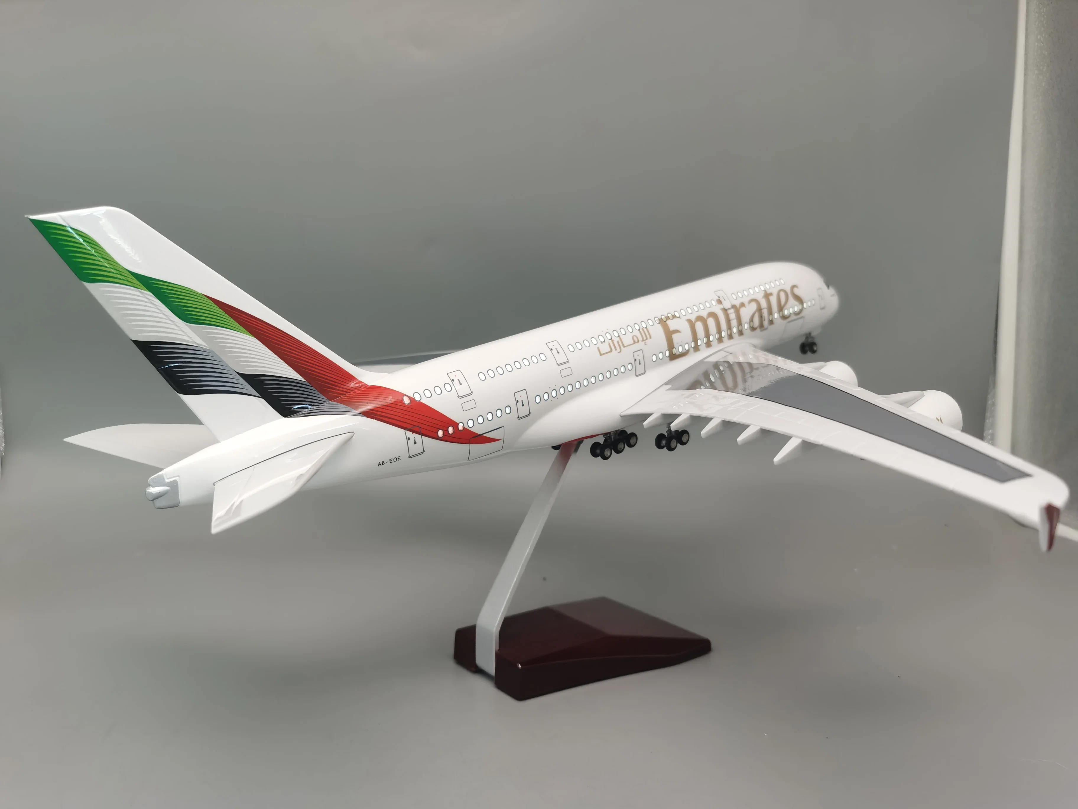 47cm 1/160 escala 380 A380 modelo avión New Emirates Airlines modelo avión de resina de Metal para regalo y colección