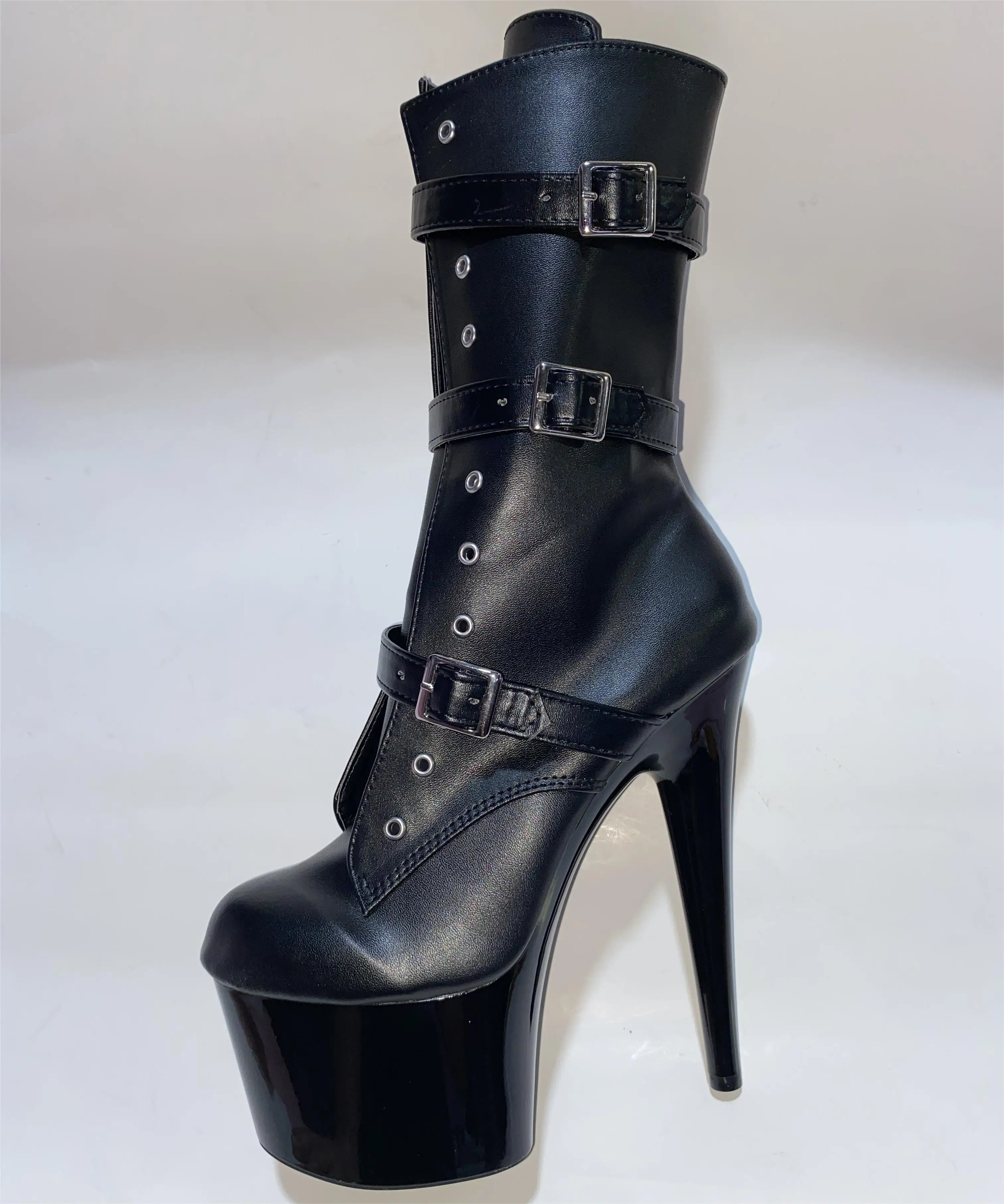 

17cm night pole dancing shoes, bright material buckle, color can be customized model banquet runway, stage ankle boots