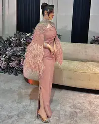 Fashionvane-vestidos de graduación con abertura lateral larga fruncida sin tirantes para Arabia Saudita, abrigo de plumas con cuentas de lujo, vestido Formal de fiesta de noche