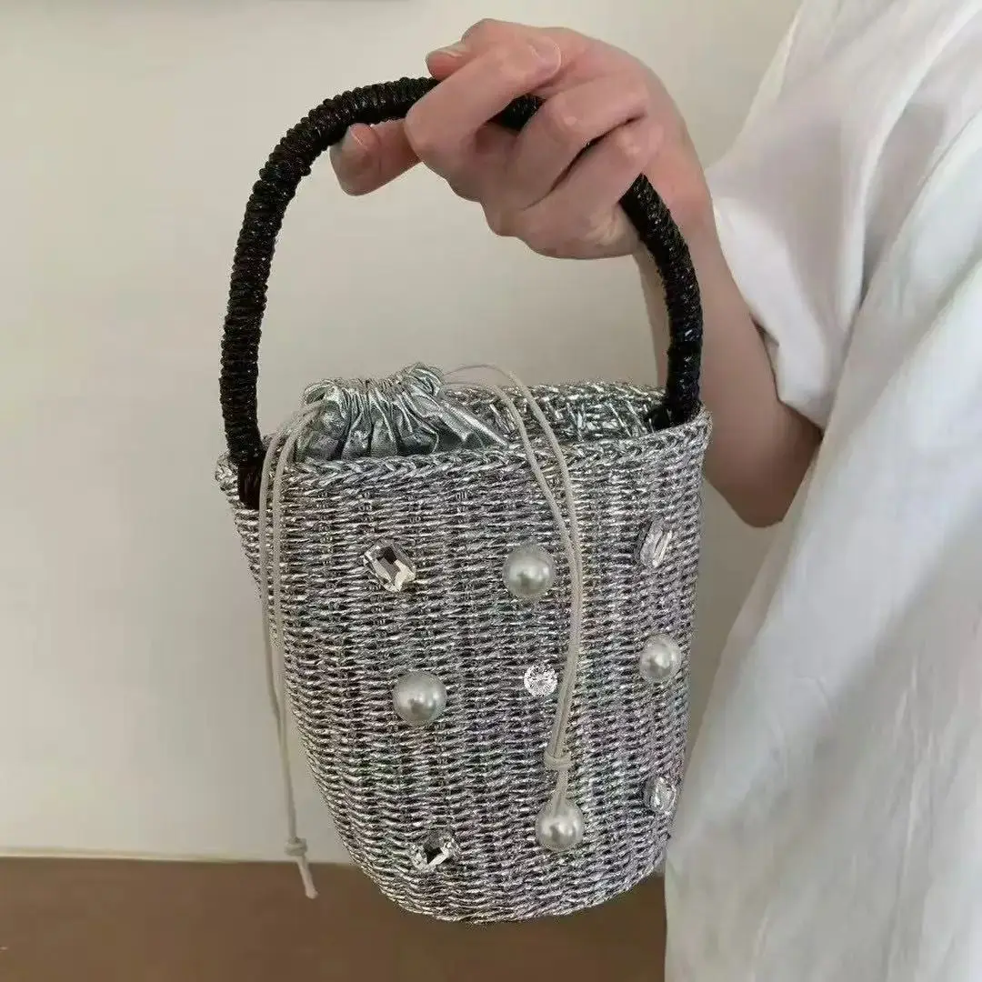 

2025 Round Rattan Handmade Diamond Weave Bag Women Fashion Casual Bucket Shaped Pearl Straw Bags Travel Round Tote Bag Purse