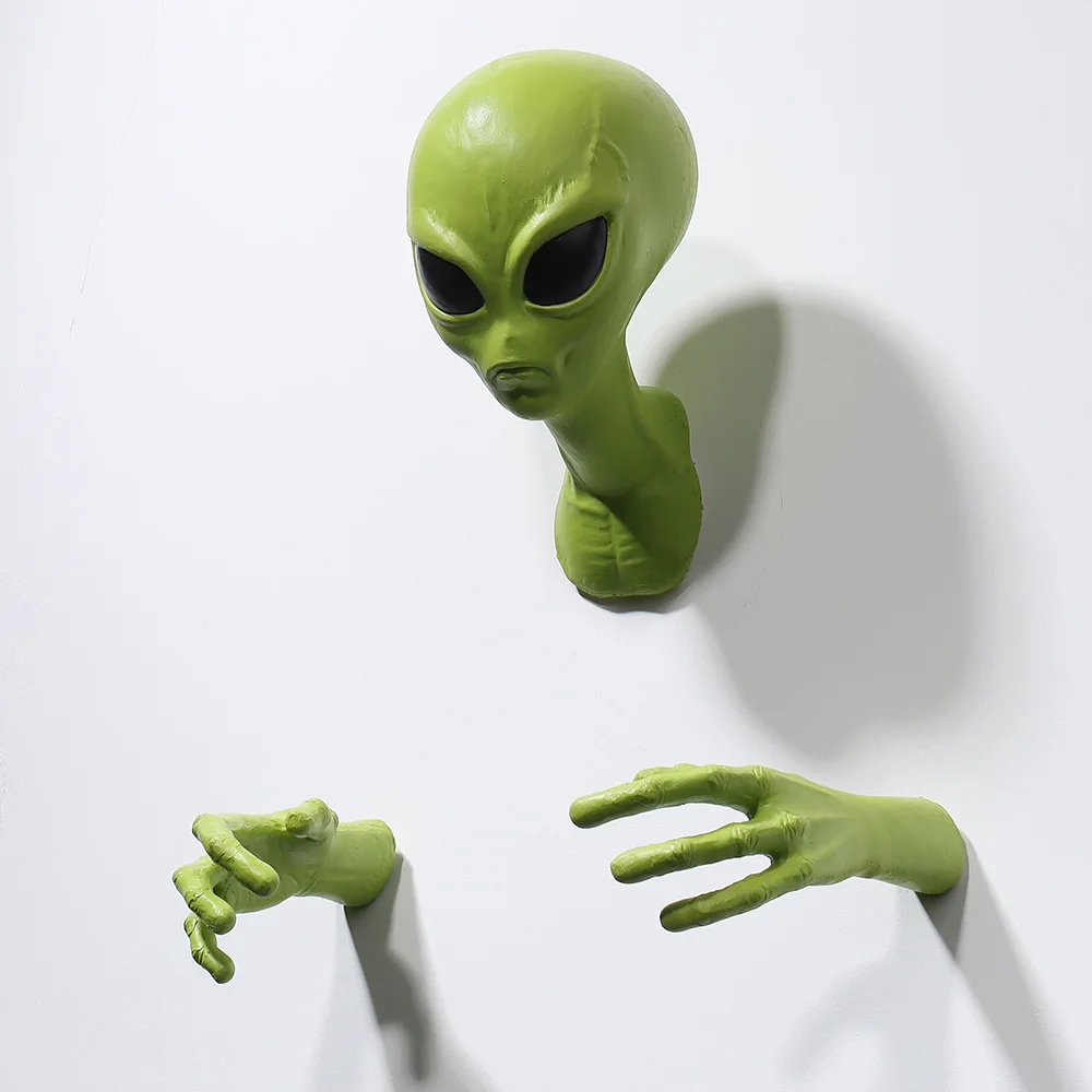 Green Alien UFO Visitor 51 Area Extraterrestrial Organism Monster Study living room wall hanging ornament Sci-Fi Lover\'s Gift