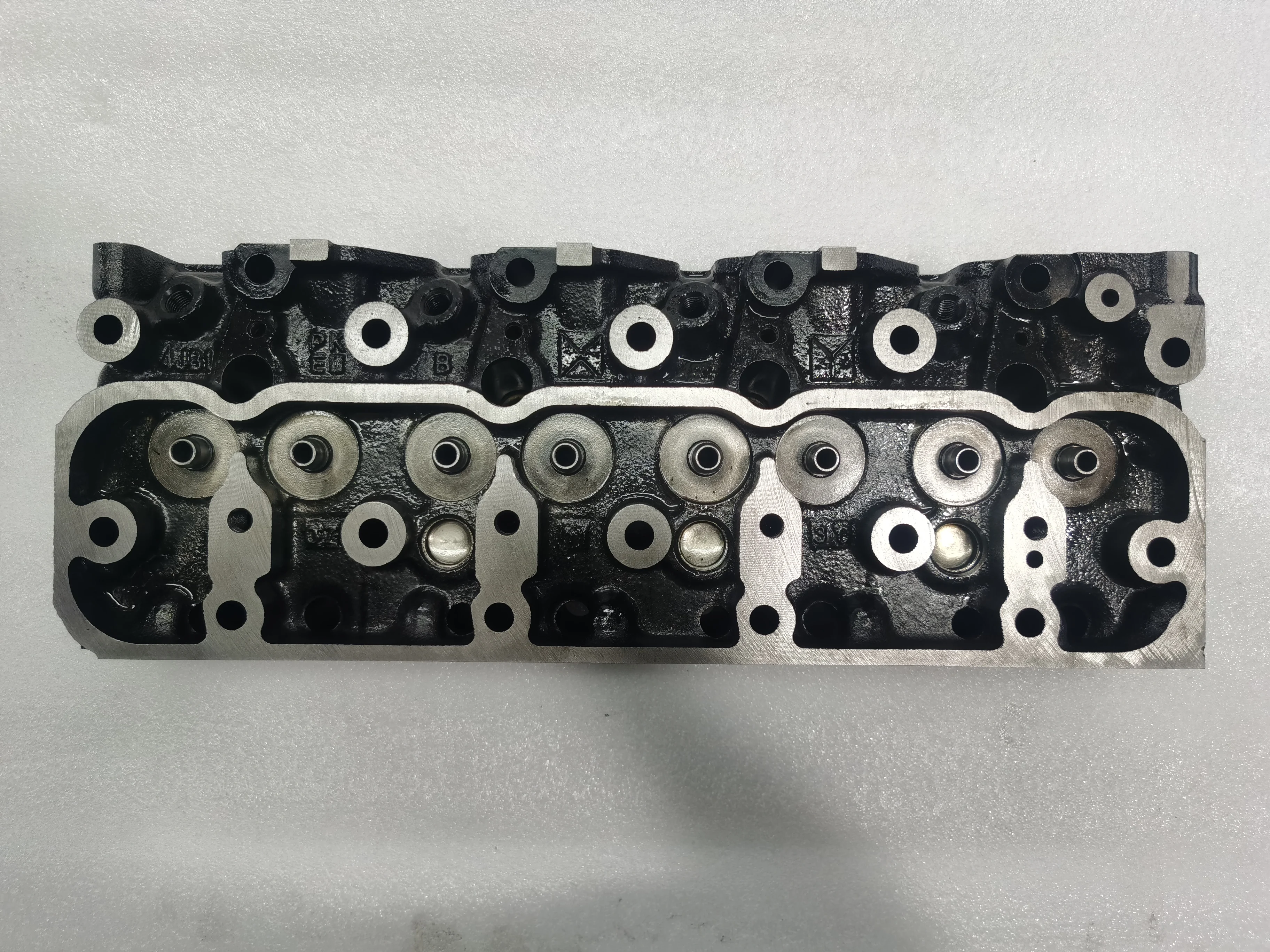 Głowica cylindrów żeliwna 4JB1 4JA1 do samochodu ISUZU