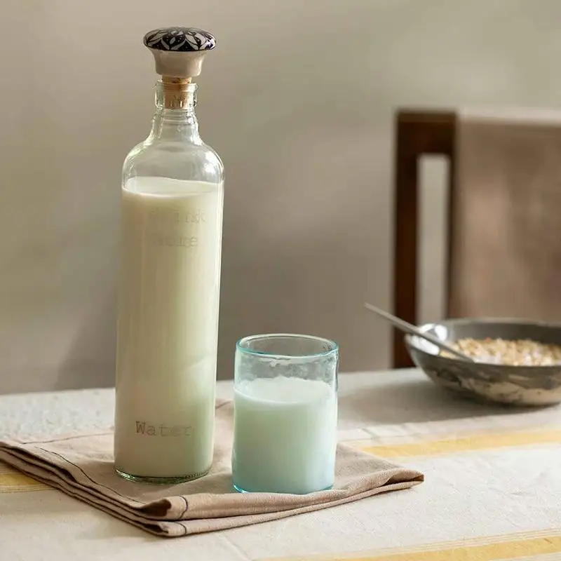 

750ML Glass Water Bottle with Ceramic Stopper - Ideal for Hydration on the Go