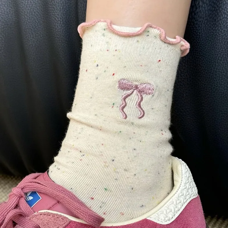 5 paires de chaussettes blanches pour femmes, ensemble de chaussettes à volants avec nœud brodé, Tube central, Coquette décontractée, bonneterie de Style coréen, automne