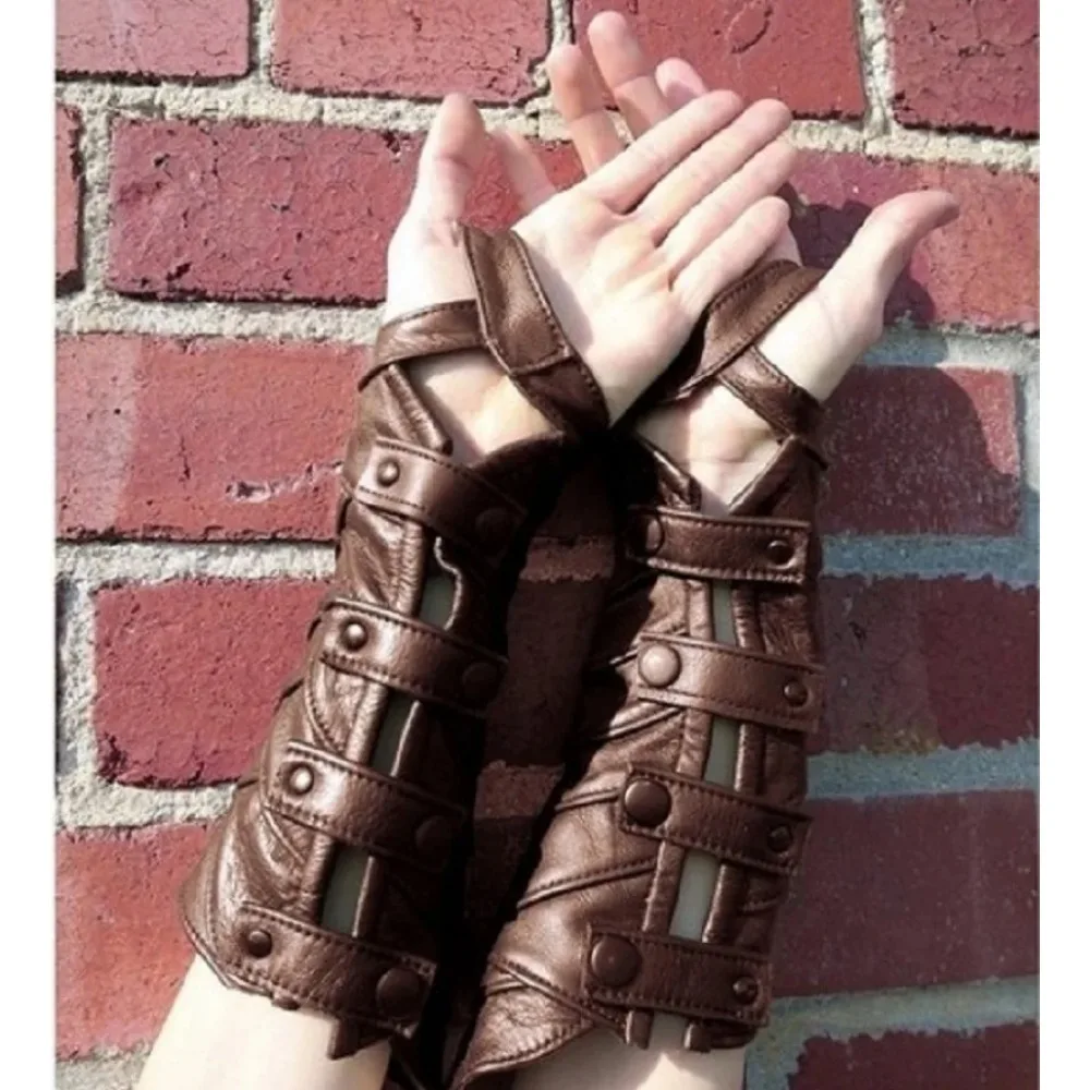 Guanti per armatura in pelle medievale polsini larghi Bracer per uomo Steampunk Warrior Gauntlet Cosplay rinascimentale Knights Templar Wristband