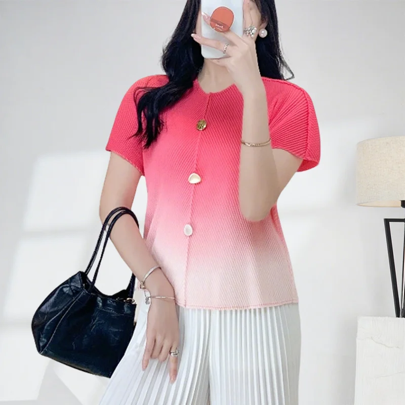 

Miyake 2025 Summer New Pleated V-neck Gradient Short-sleeved Blouse Loose Big Yards Thin Casual T-shirt Gentle Vacation Women's