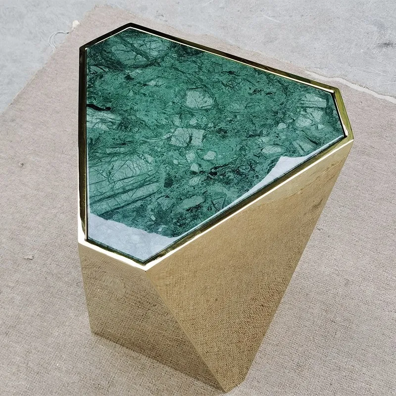 Moderner, einfacher Wohnzimmer-Ecktisch, Marmor-Sofa, kleiner Couchtisch, Internet-Promi, leichte Luxus-Persönlichkeit, rostfrei