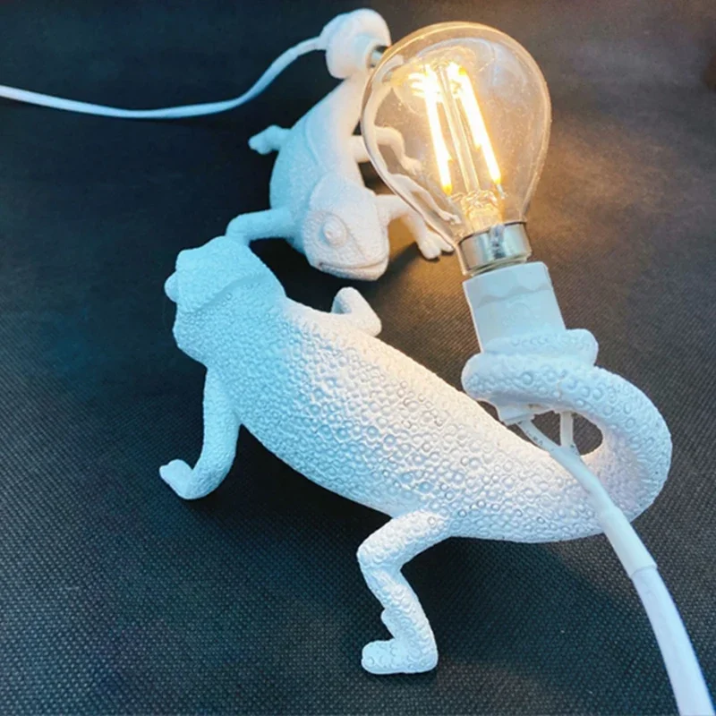 

Lizard chameleon LED table lamp Resin and glass Creativity desk light for Children's room bedroom study bedside decoration light