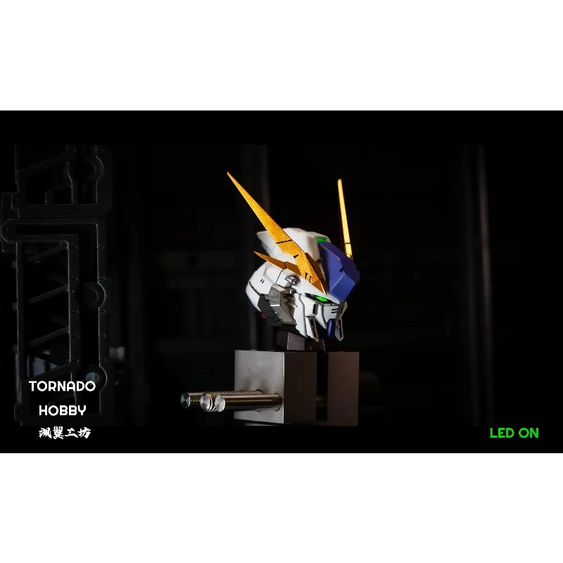 متوفر في المخزون تورنادو هواية RX-105 XI رئيس المناسب GK Mecha نموذج اللعب مصباح ليد صغير تحول على مضيئة الجمعية السماء المدافع 1/72 1/144 #1