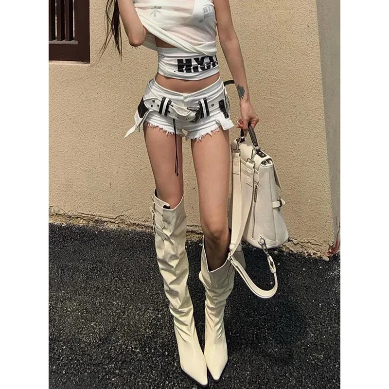 المرأة القوطية الأبيض البسيطة الدنيم السراويل الإناث خمر الشارع الشهير 90s الجمالية منخفضة الخصر الجينز ايمو 2000s سراويل قصيرة الملابس