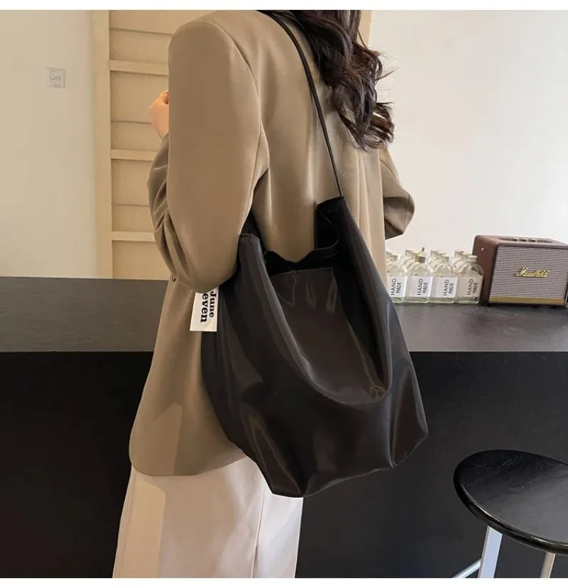 Minimalistische und Lässige Schultertasche, Damen Große Kapazität Achseltasche, Studenten Klassische Bucket Bag, Retro Einkaufstasche – Detail 12