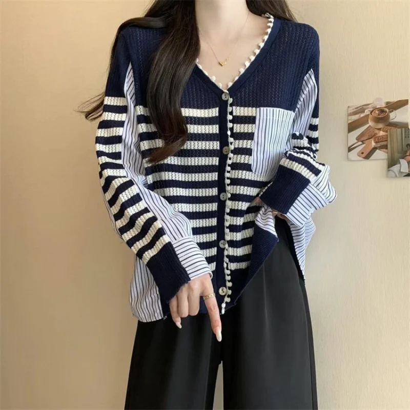 

Fake Two-piece V-neck Long-sleeved Sweater Chic Jacket Contrast Cardigan Button Casual Fashion Top