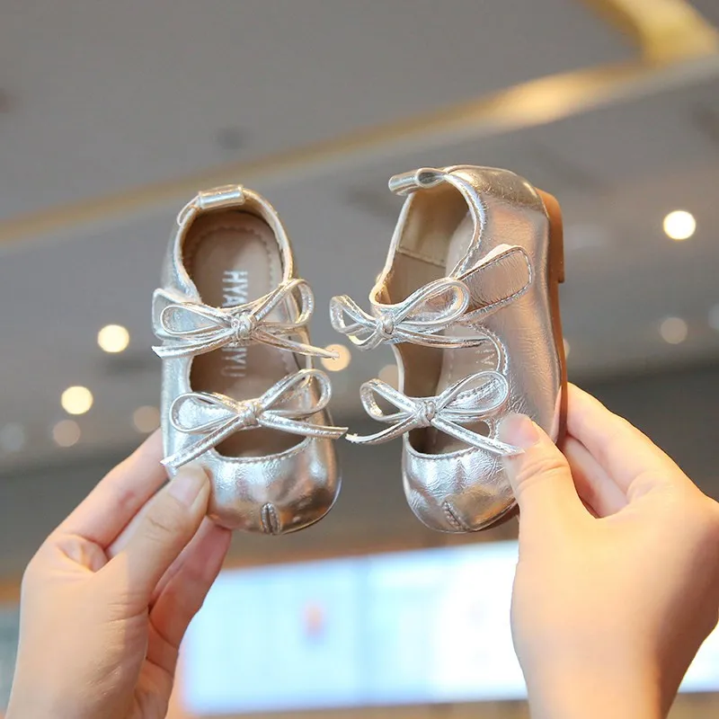 Toddler Kids Flat Shoes with Double Bows Baby Princess Shoes Versatile Fashion 2026 New Fashion Kids Leather Shoes Soft Bottom