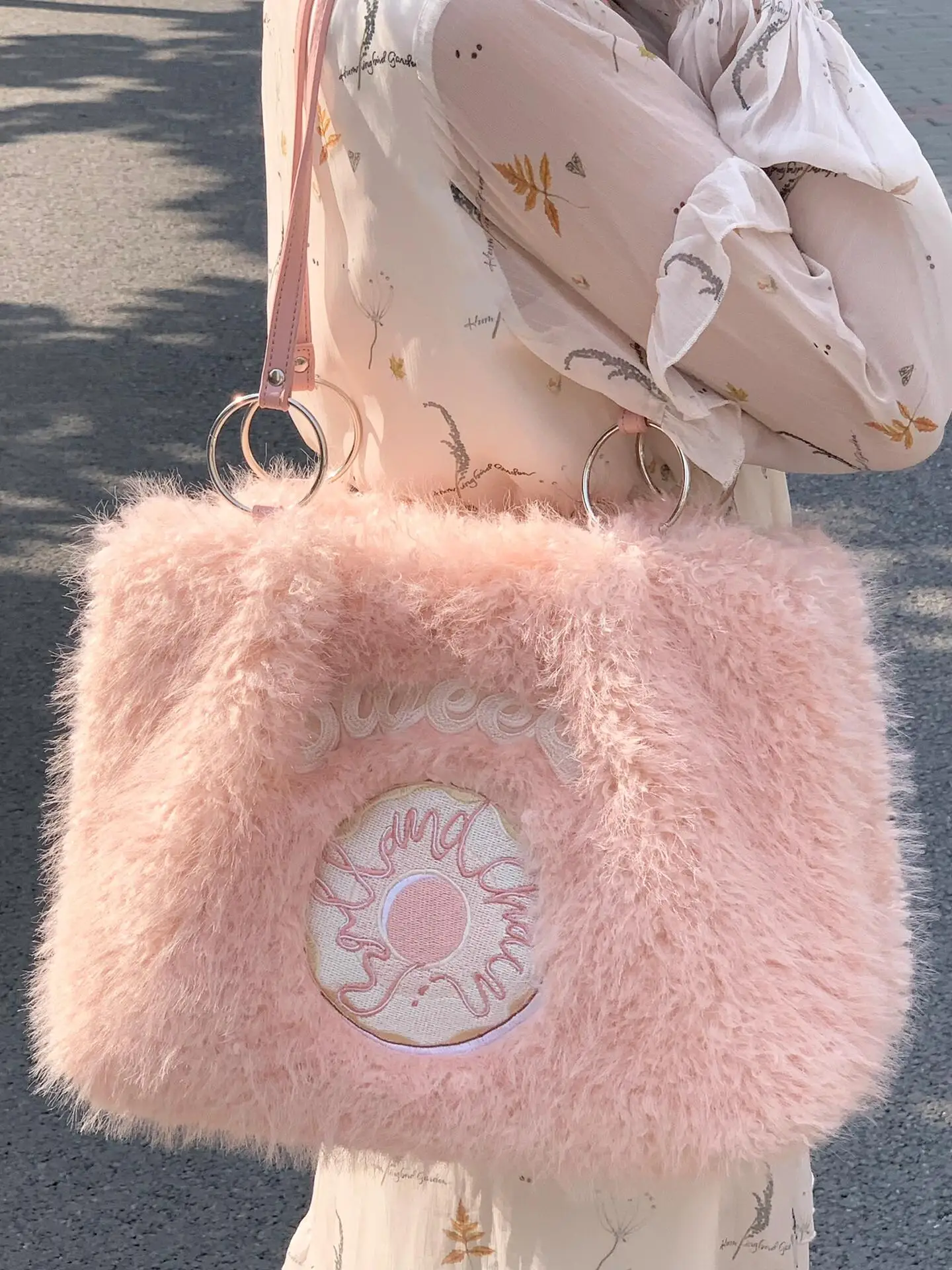 Large Capacity 2024 New Embroidered Donut Plush Women's Tote Bag Fashion Commuting Shoulder Bag Sweet Fur Cute Girl Handbag