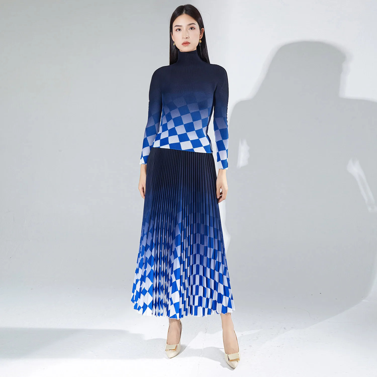 Conjunto de saia de duas peças xadrez, estilo maduro leve, moda avançada, início do outono, novo, 23