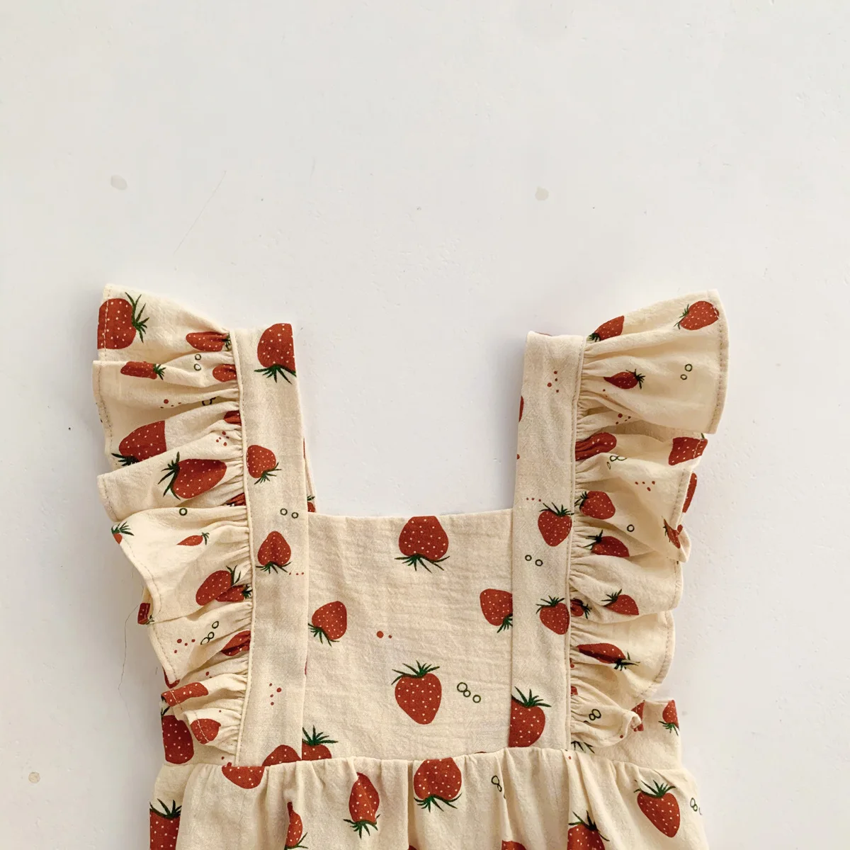 Bodysuit sem mangas com estampa de morango para criança infantil, macacão de renda para bebê recém-nascido, roupas fofas, verão, novo, 0-24M, 2024