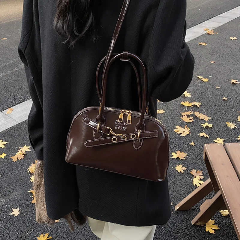 

Vintage fashion alphabet portable shoulder bag fashion high sense shell messenger bag large capacity commuter women's bag