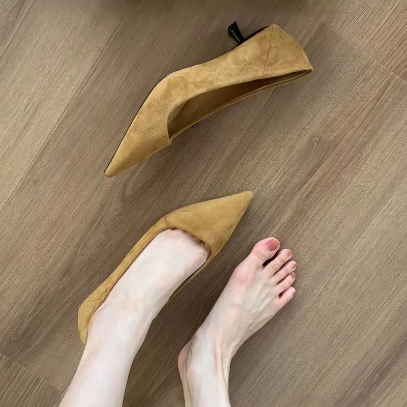 

Женские туфли-лодочки на высоком каблуке 4 см, замшевые, с острым носком, для офиса и свадьбы, весна 2026