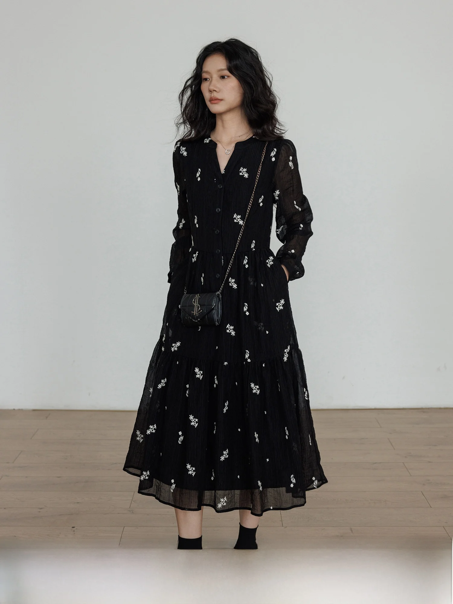 

Elegant Long Sleeve V-Neck Embroidery Dress Women's Slimming A-Line Skirt Long Dress Spring 2026 New Style City Commute