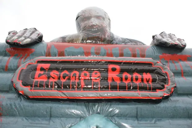 Aufblasbares Spuklabyrinth-Hauszelt, Halloween, aufblasbares Spukhaus für Halloween-Event-Spiel