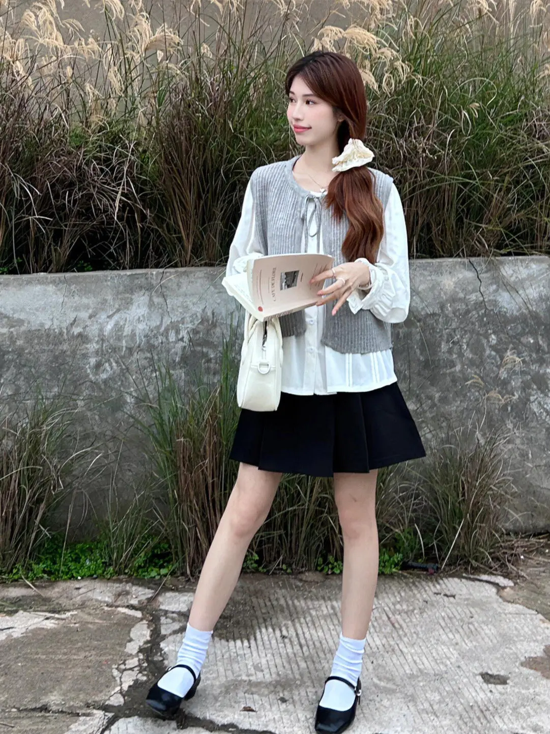 

Fashionable Layered Grey Knitted Shirt Top Women's Spring 2026 New Style Versatile Outerwear Vest Set High Waist Pure Color