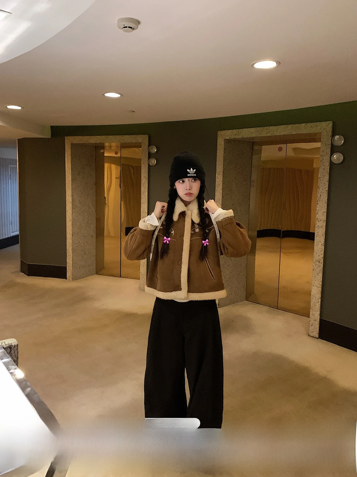 

Женская ретро-куртка из овечьей шерсти с вышивкой, теплая замшевая верхняя одежда свободного кроя, серия Stberry Jump, на пуговицах