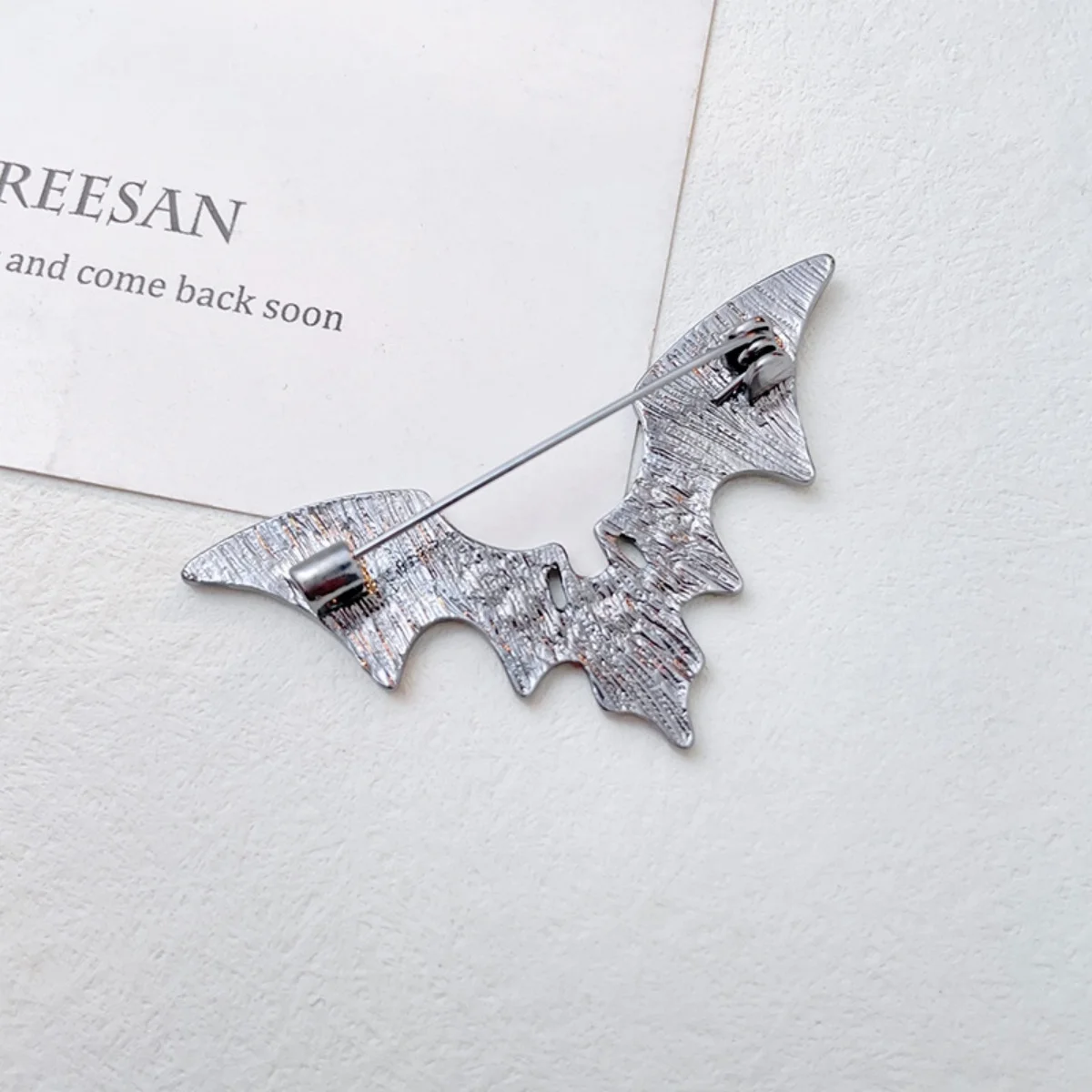 القوطية Steampunk دبابيس خمر عيون حمراء الأسود المينا الخفافيش دبابيس العصرية بسيطة تحلق أجنحة الحيوان شارة للنساء الرجال المجوهرات