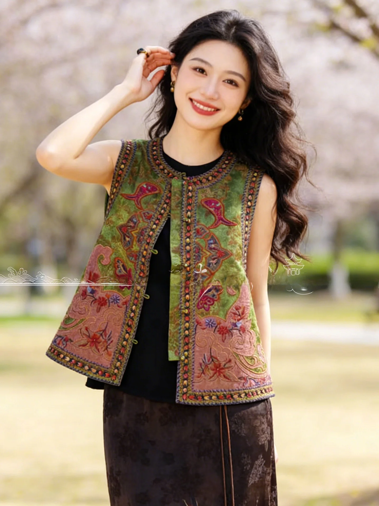 

Spring 2026 New Chinese Style Embroidered Women's Vest with Button National Style Top Quality Silk Loose Fit round Neckline