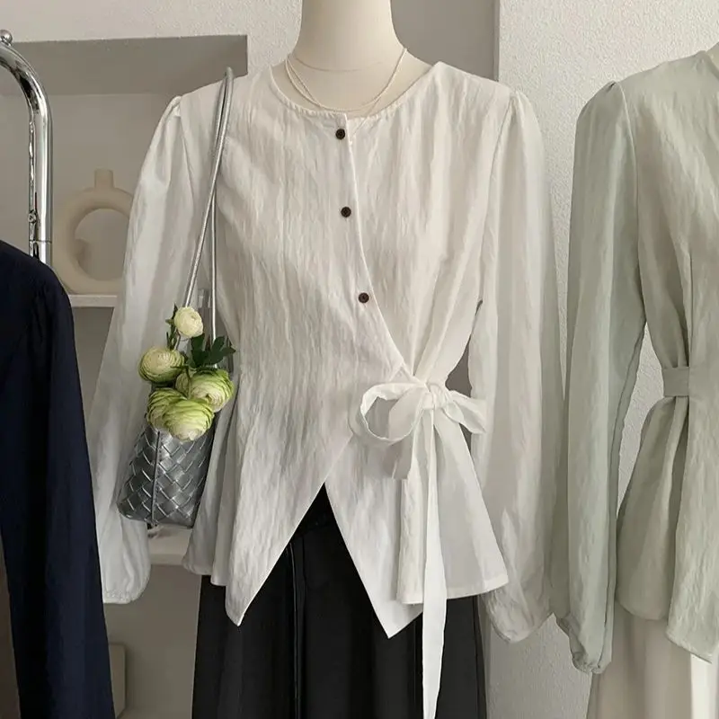Camicia da donna asimmetrica con lacci Manica lunga Designer Vestibilità ampia Tinta unita Top Monopetto alla moda Abbigliamento da ufficio per l'inizio dell'autunno