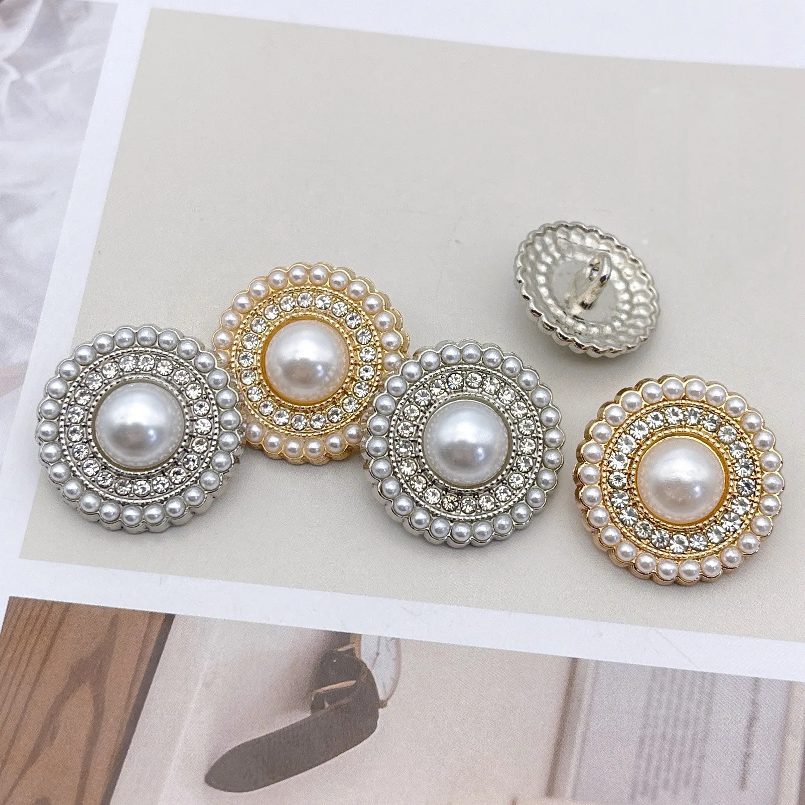 6Pcs Of Metal Fashion Pearl Diamond Round Buttons for Clothing DIY Exquisite Decorative Button Sewing